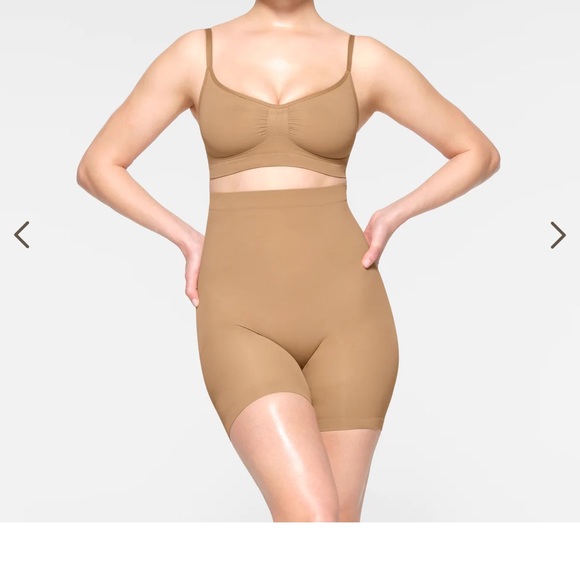 NWOT Skims Sculpt short - Picture 2 of 3